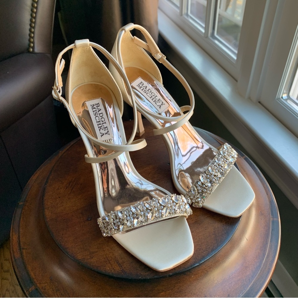 New Badgley Mischka Women's Wedding Bridal Pumps Shoes Ivory White Satin 5.5